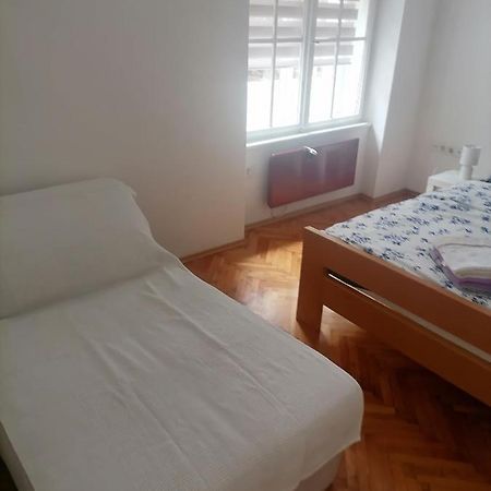 Apartman Semren Appartamento Zagabria Esterno foto