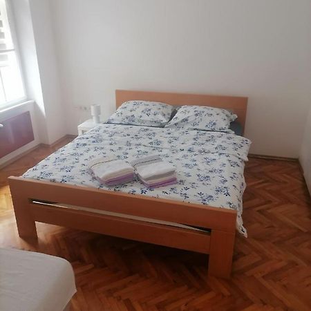 Apartman Semren Appartamento Zagabria Esterno foto