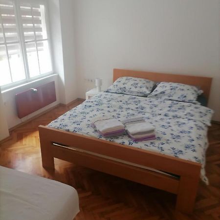 Apartman Semren Appartamento Zagabria Esterno foto