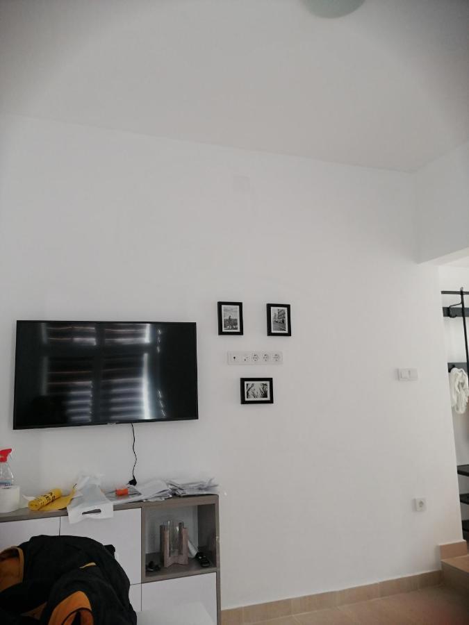 Apartman Semren Appartamento Zagabria Esterno foto