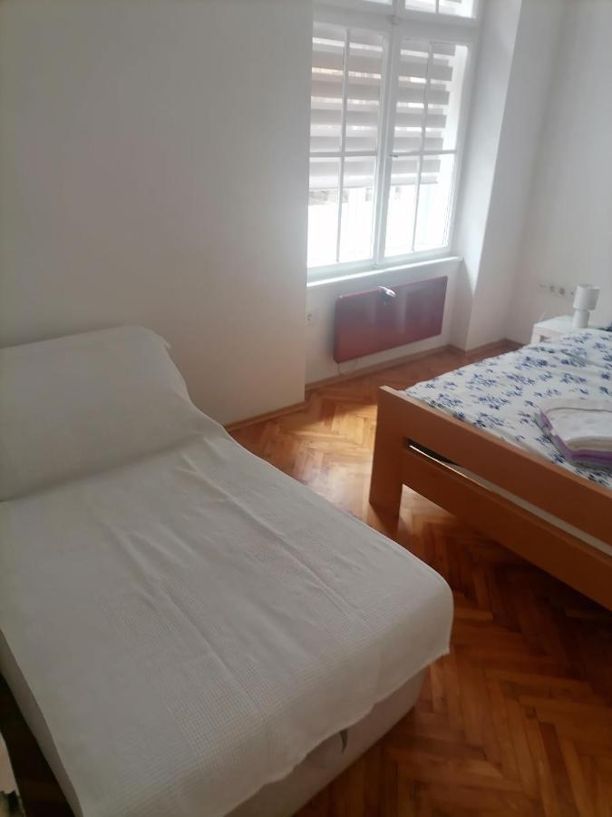 Apartman Semren Appartamento Zagabria Esterno foto