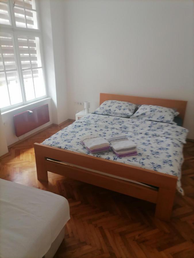 Apartman Semren Appartamento Zagabria Esterno foto