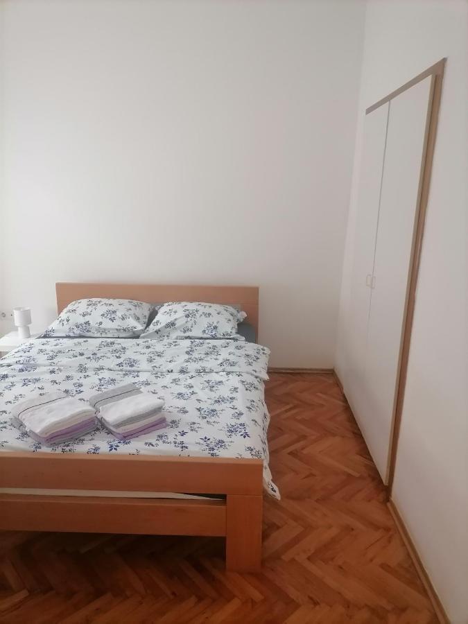 Apartman Semren Appartamento Zagabria Esterno foto